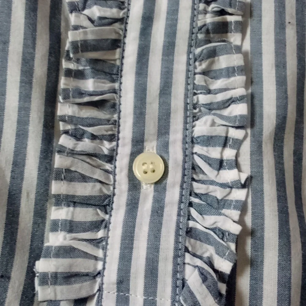 Ruffled Nautical J Crew Size 4 With 4 Button Front great Condition 38